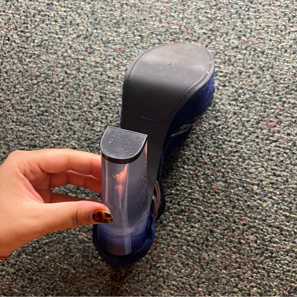 GUESS Y2K Navy Blue & Silver Velvet Ombre Strappy Platform Heels Sandal Shoes 7 - Picture 7 of 16